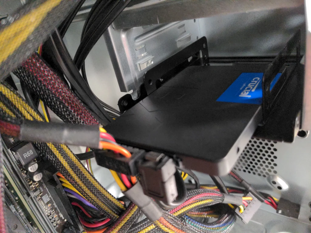 Le disque dur a été remplacé par un SSD de la marque Crucial